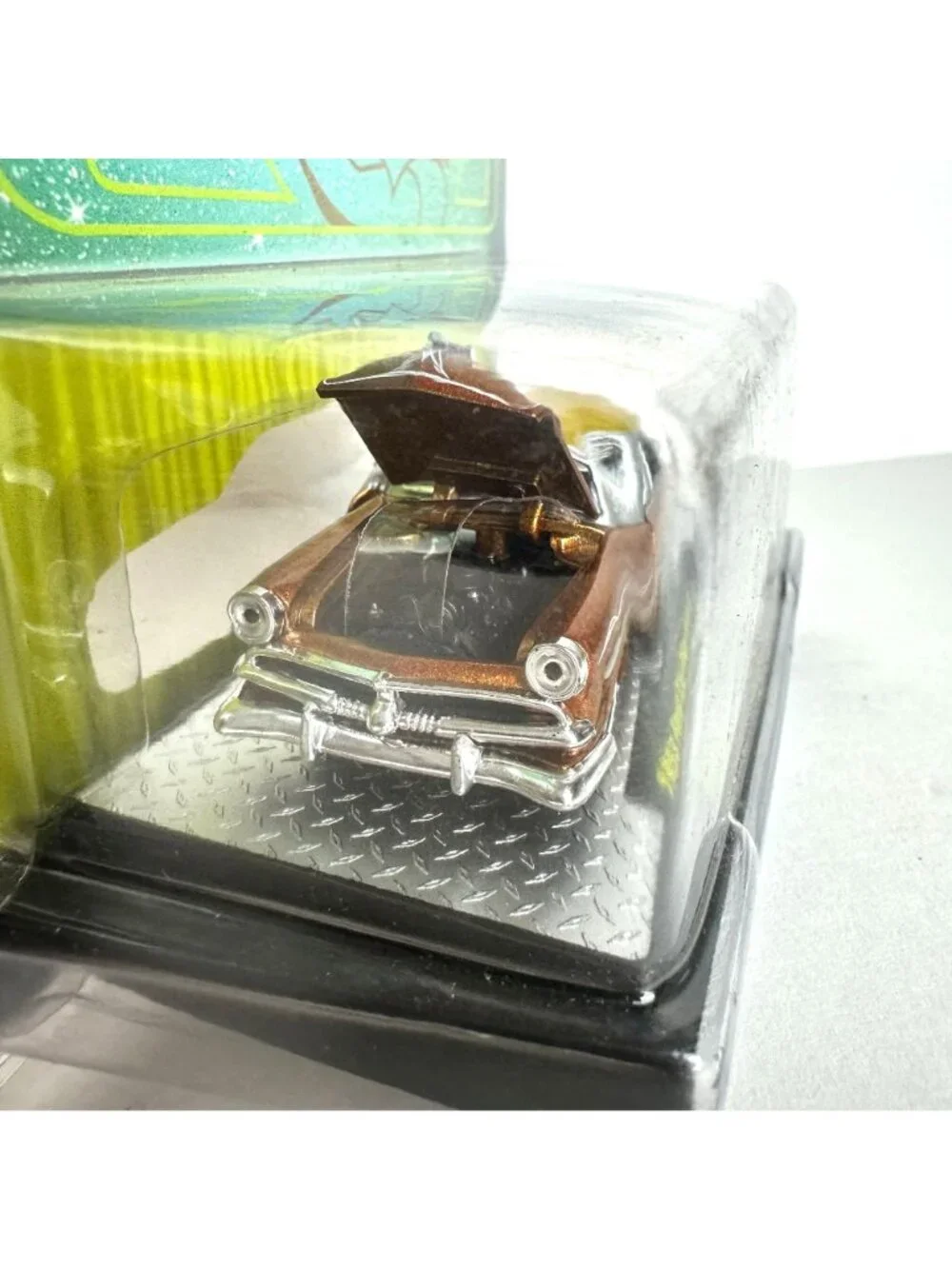 M2 Machines Auto-Dreams 1953 Ford Crestline Victoria Diecast 1:64 Scale Model